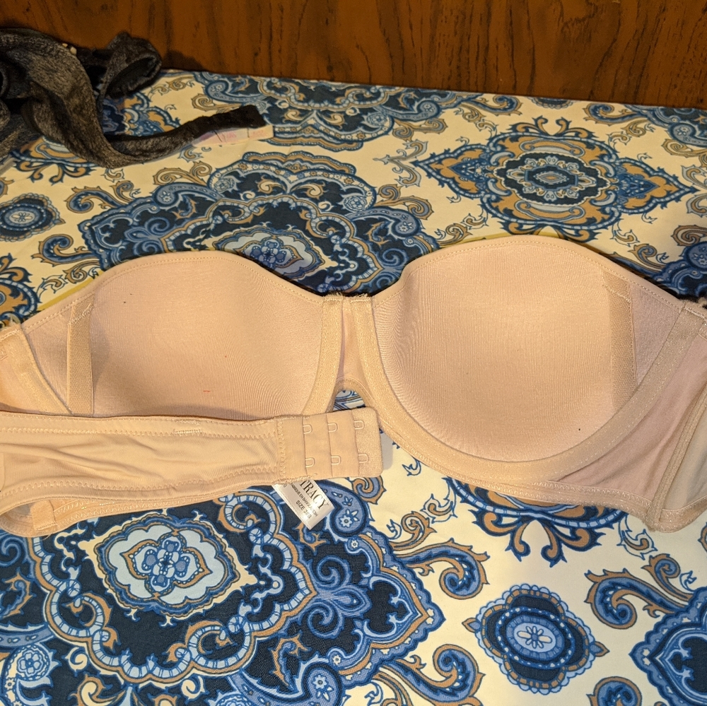 Ellen Tracy Strapless Bra